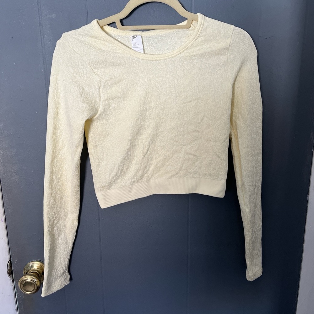 Fabletics cream workout long sleeve shirt